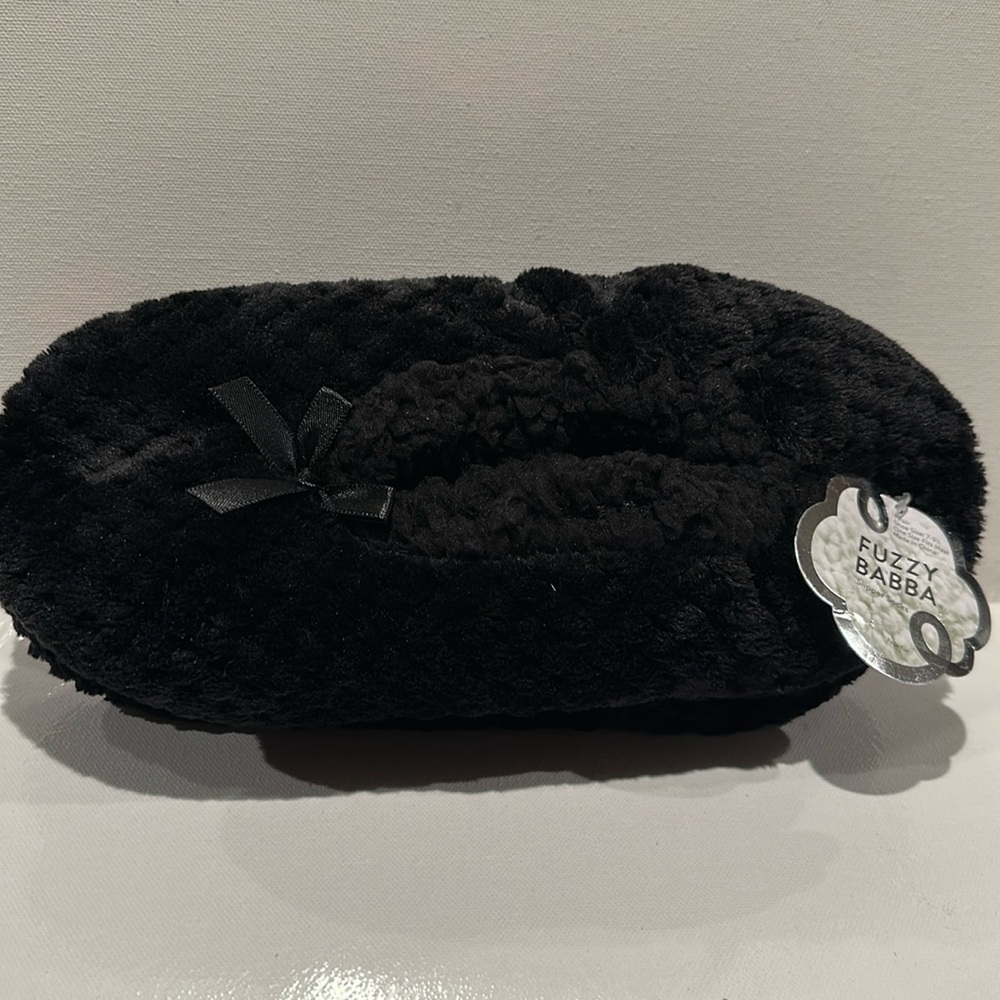NWT Fuzzy Babba Furry House Slipper Socks. Fits shoe size 7 - 9.5